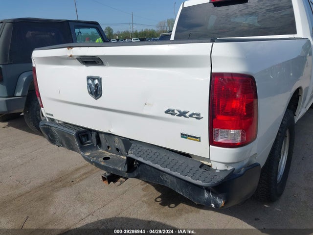 1C6RR7FG5JS274723 RAM 1500 Tradesman Quad Cab 4x4 6'4 Box