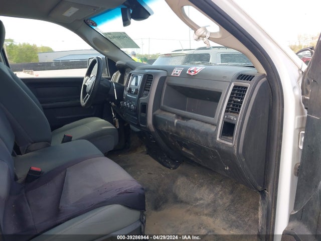 1C6RR7FG5JS274723 RAM 1500 Tradesman Quad Cab 4x4 6'4 Box