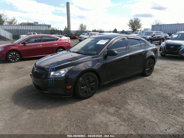 Chevrolet Cruze Ls Auto 2014 1G1PA5SG3E7247829 Image 2