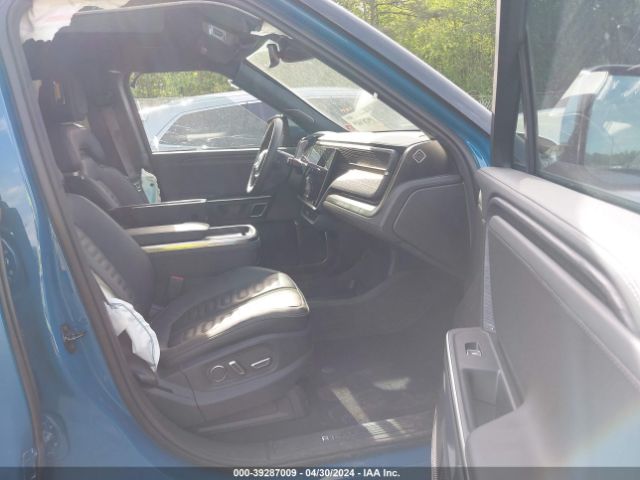 7PDSGABA9PN017658 Rivian R1s Adventure