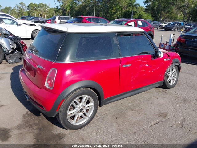 2006 MINI COOPER S WMWRE33536TJ38699 Photo 3