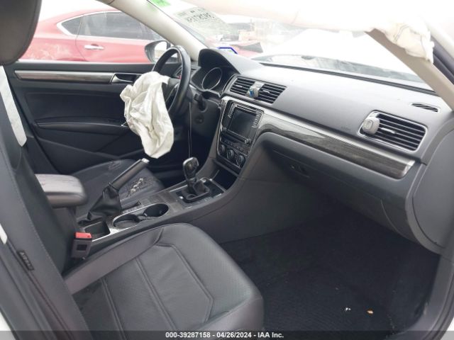 1VWBA7A30JC015506 Volkswagen Passat 2.0t Se