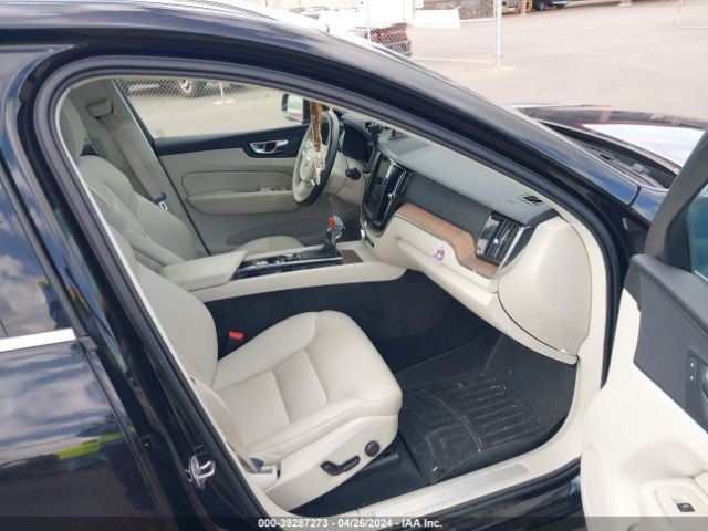 YV4102RK5M1822200 Volvo Xc60 T5 Momentum