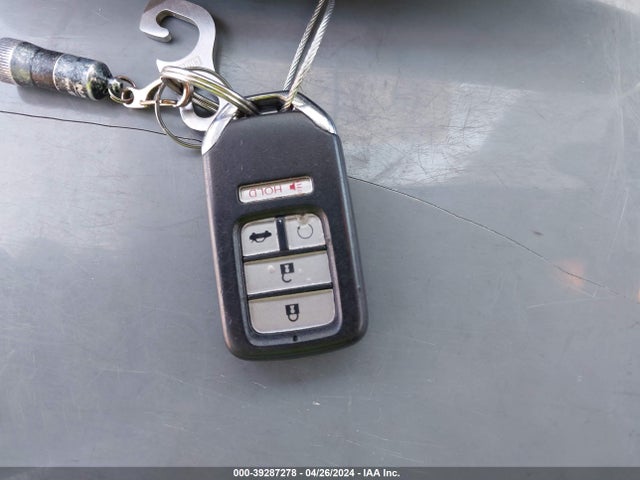 Honda Civic Touring 2018 19XFC1F93JE002217 Image 11