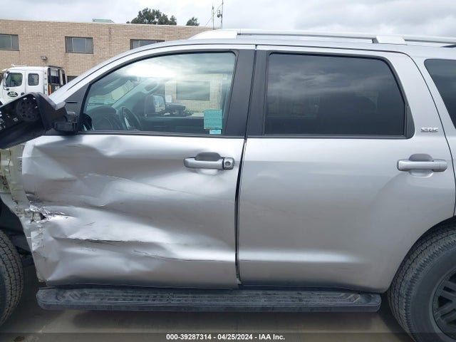 Toyota Sequoia Sr5 2018 5TDBY5G1XJS159720 Image 14