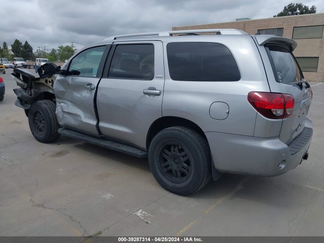 Toyota Sequoia Sr5 2018 5TDBY5G1XJS159720 Image 3