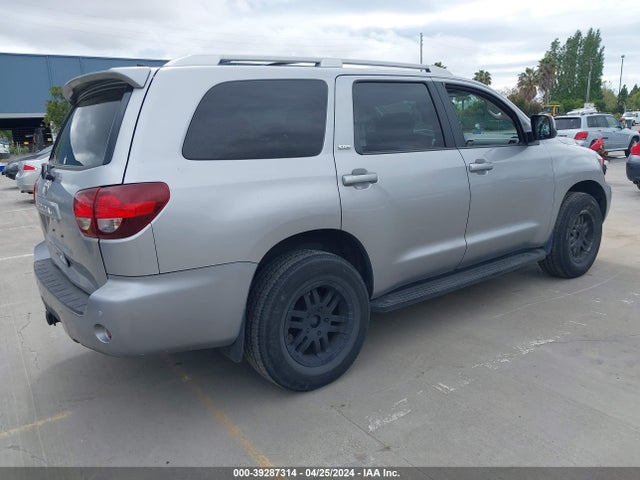 Toyota Sequoia Sr5 2018 5TDBY5G1XJS159720 Image 4