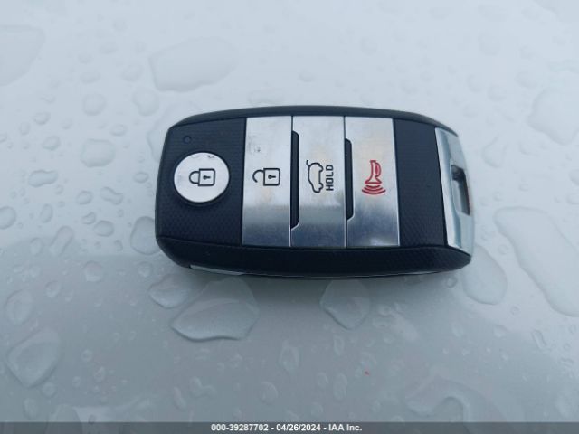 KNDCB3LC6K5350592 KIA NIRO LX