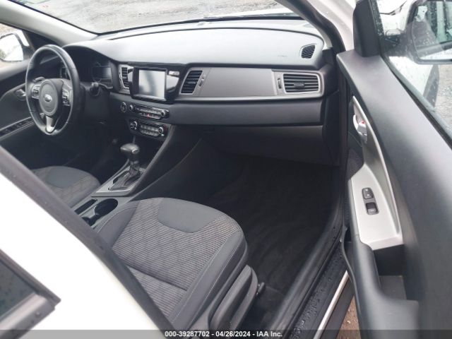 KNDCB3LC6K5350592 KIA NIRO LX