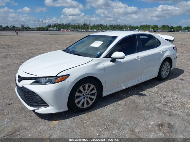 Toyota CAMRY LE 2020 4T1C11AK6LU863233 Image 2