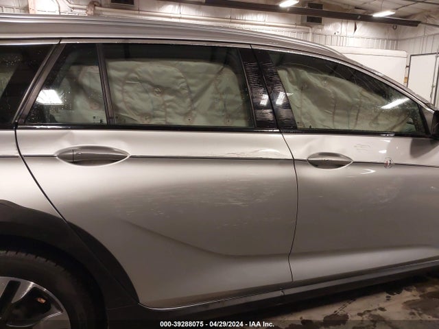 W04GU8SX0J1128689 Buick Regal Tourx Preferred