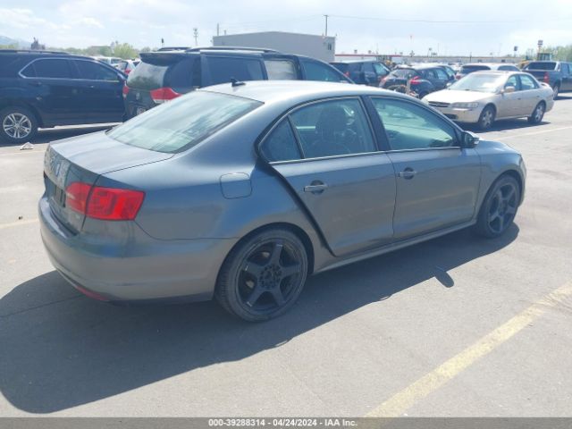 3VWD17AJ9EM241488 Volkswagen Jetta 1.8t Se