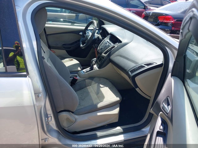 39288433 :رقم المزاد ، 1FADP3F2XDL151445 vin ، 2013 Ford Focus Se مزاد بيع
