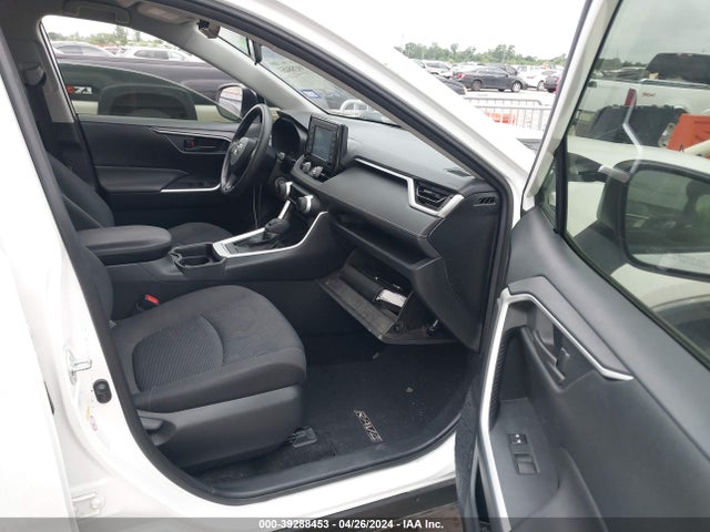 Toyota RAV4 LE 2019 JTMH1RFV0KD009073 Image 5