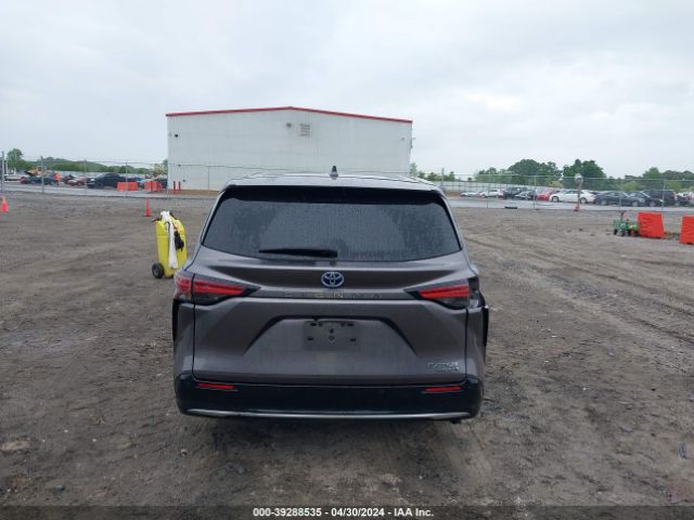 5TDERKEC8MS066051 Toyota Sienna Platinum