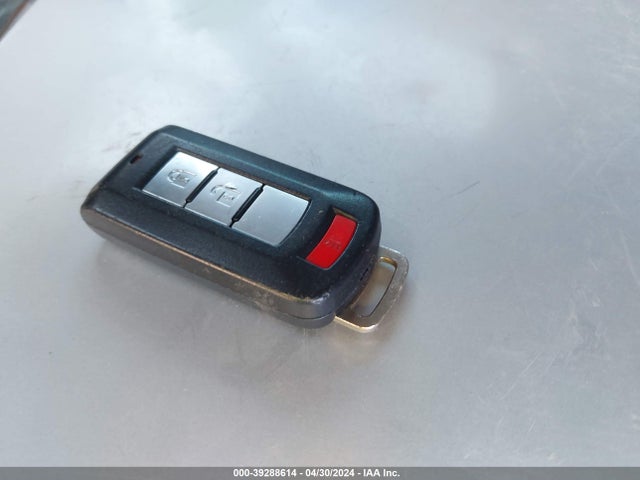 JA4AD3A33HZ009702 Mitsubishi Outlander Se