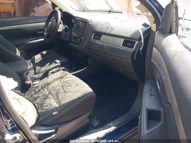 JA4AD3A33HZ009702 Mitsubishi Outlander Se