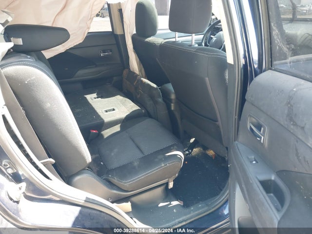JA4AD3A33HZ009702 Mitsubishi Outlander Se