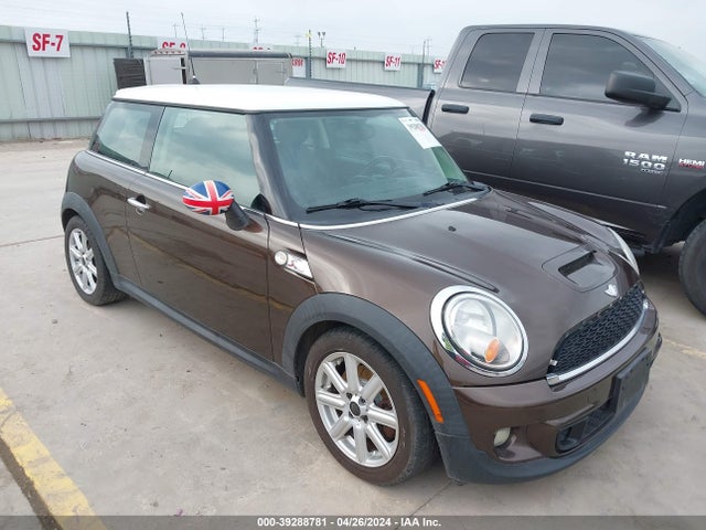 2011 MINI COOPER S WMWSV3C58BTY15807 Photo 0