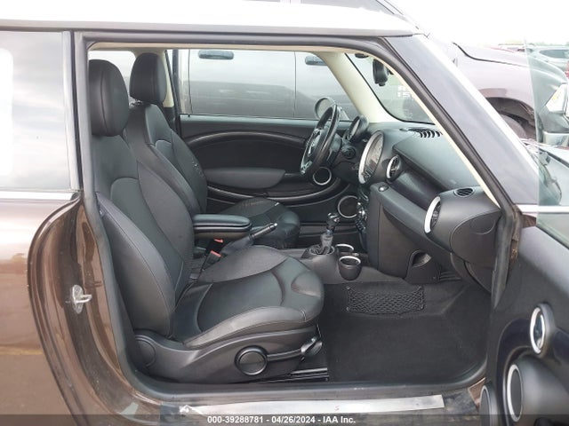 2011 MINI COOPER S WMWSV3C58BTY15807 Photo 4