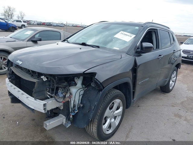 Jeep Compass Latitude 4x4 2018 3C4NJDBB8JT142917 Image 2