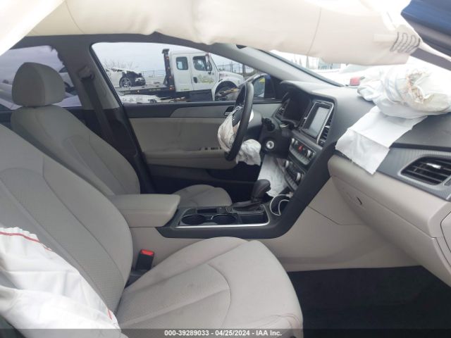 5NPE24AF0KH805660 Hyundai SONATA SE