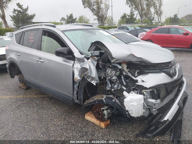 Toyota RAV4 LE 2018 JTMZFREV7JJ182693 zdjęcie główne