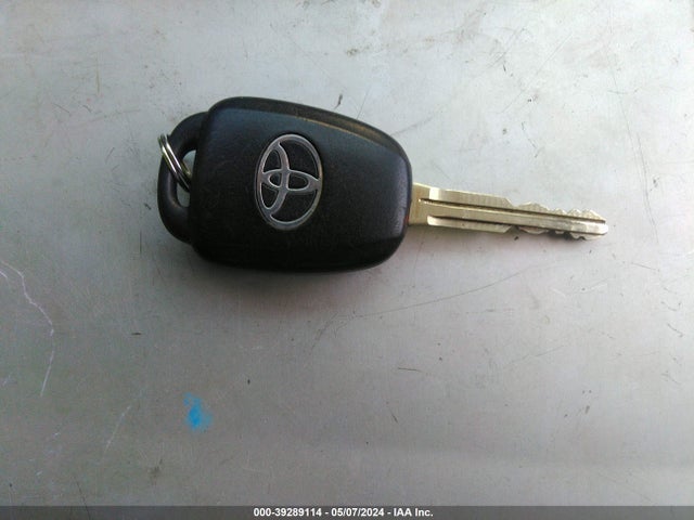 Toyota RAV4 LE 2018 JTMZFREV7JJ182693 Image 11