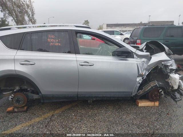 Toyota RAV4 LE 2018 JTMZFREV7JJ182693 Image 13