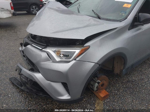 Toyota RAV4 LE 2018 JTMZFREV7JJ182693 Image 17
