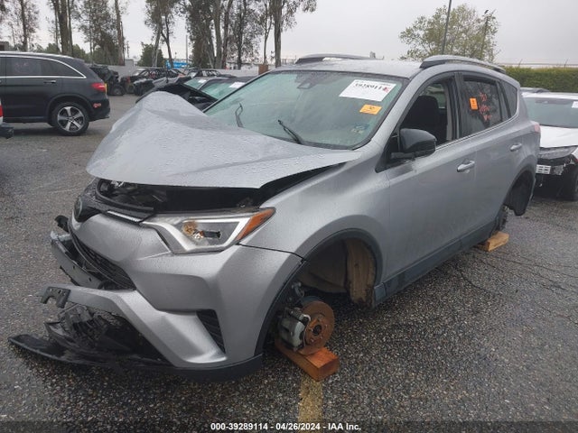 Toyota RAV4 LE 2018 JTMZFREV7JJ182693 Image 2