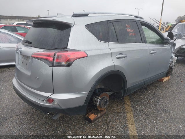Toyota RAV4 LE 2018 JTMZFREV7JJ182693 Image 4