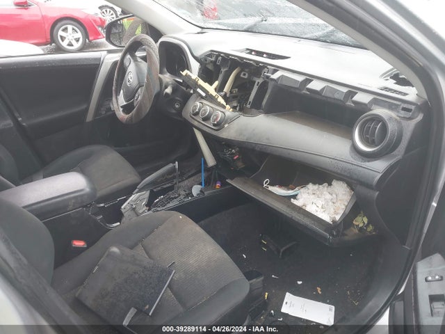 Toyota RAV4 LE 2018 JTMZFREV7JJ182693 Image 5