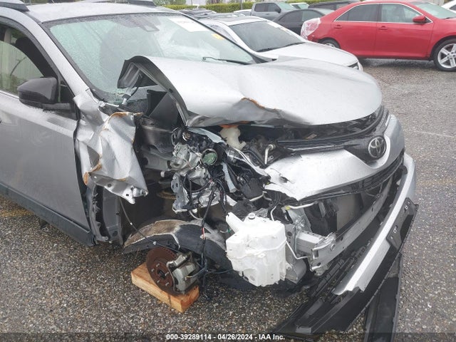 Toyota RAV4 LE 2018 JTMZFREV7JJ182693 Image 6
