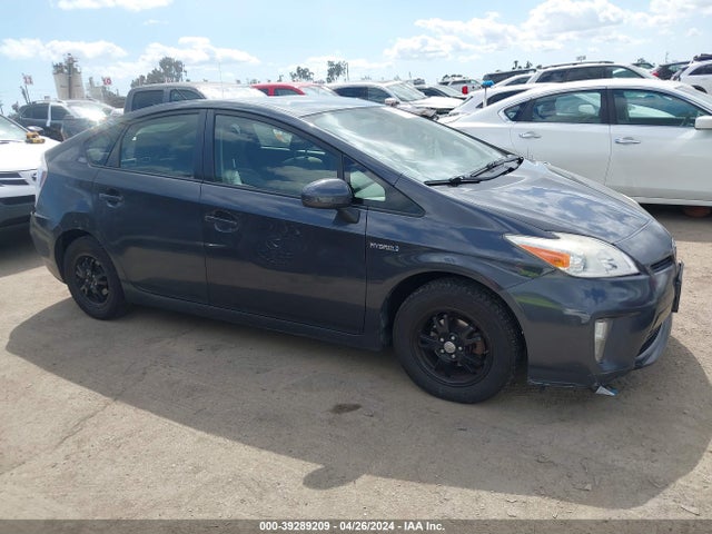 Toyota Prius Two 2015 JTDKN3DU3F0460173 главное изображение