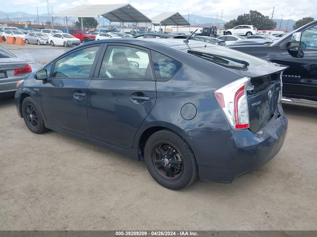 Toyota Prius Two 2015 JTDKN3DU3F0460173 Image 3