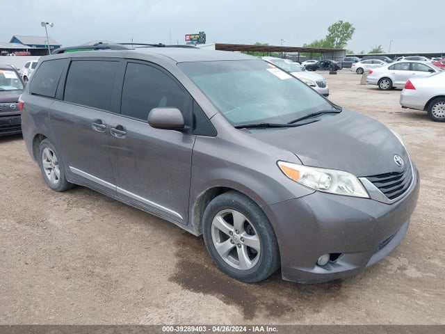 Toyota Sienna Le 8 Passenger 2015 5TDKK3DC1FS568109 Image 1