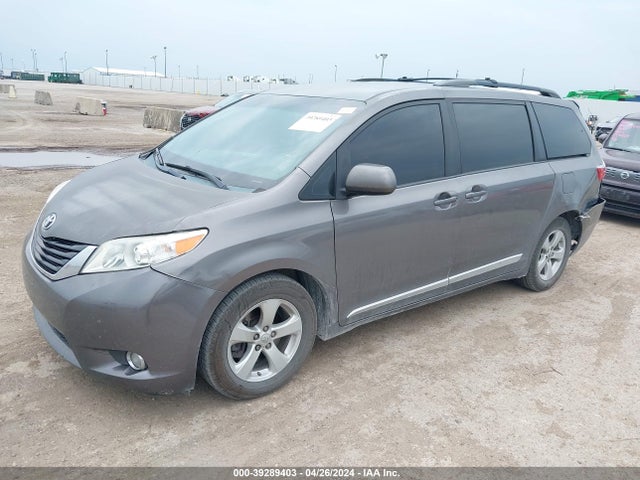 Toyota Sienna Le 8 Passenger 2015 5TDKK3DC1FS568109 Image 2