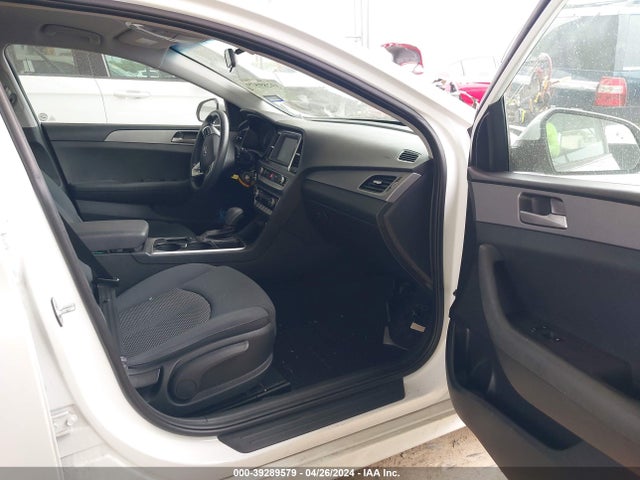 Hyundai SONATA SE 2019 5NPE24AF9KH739108 Image 5