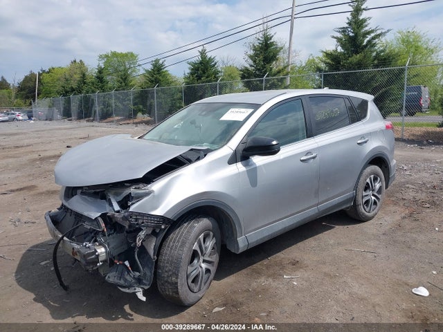 Toyota RAV4 LE 2018 2T3BFREV4JW713531 Image 2