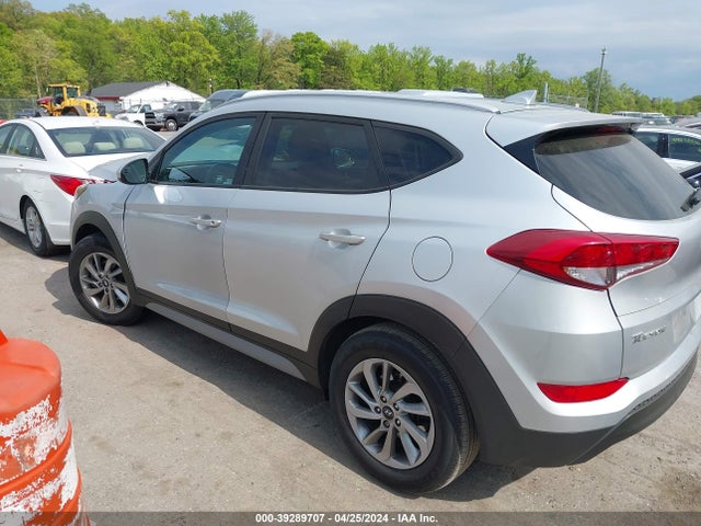 KM8J3CA40JU736621 Hyundai TUCSON SEL