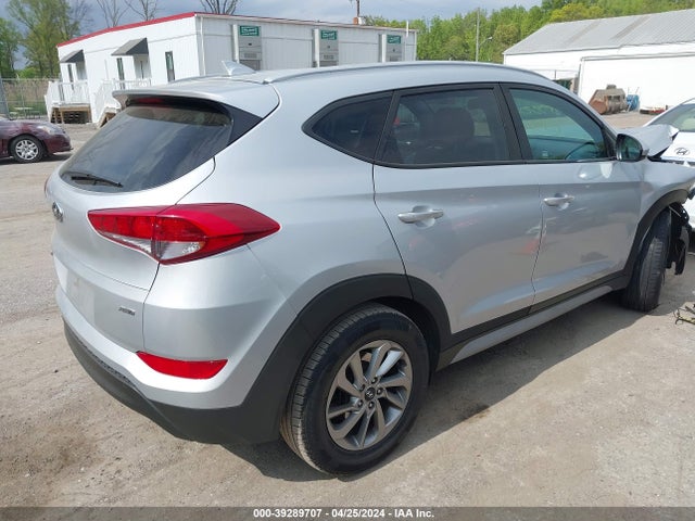 KM8J3CA40JU736621 Hyundai TUCSON SEL