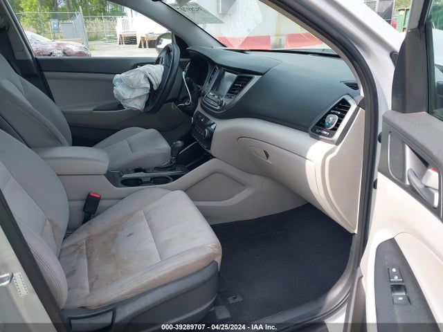 KM8J3CA40JU736621 Hyundai TUCSON SEL