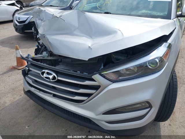 KM8J3CA40JU736621 Hyundai TUCSON SEL