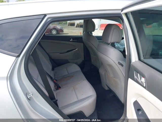 KM8J3CA40JU736621 Hyundai TUCSON SEL
