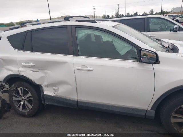 Toyota Rav4 Xle 2018 2T3WFREV8JW462062 Image 13