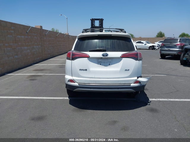 Toyota Rav4 Xle 2018 2T3WFREV8JW462062 Image 16
