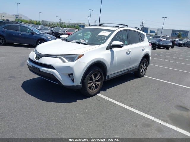 Toyota Rav4 Xle 2018 2T3WFREV8JW462062 Image 2