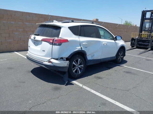 Toyota Rav4 Xle 2018 2T3WFREV8JW462062 Image 4