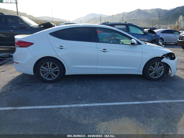 Hyundai Elantra Value Edition 2018 5NPD84LF1JH274233 Image 14